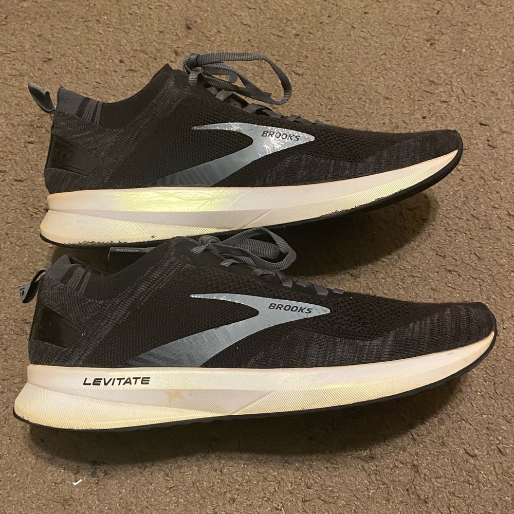 Brooks Levitate 4.0 Black Gray Running Shoes Mens Size 9 EU‎ 42.5